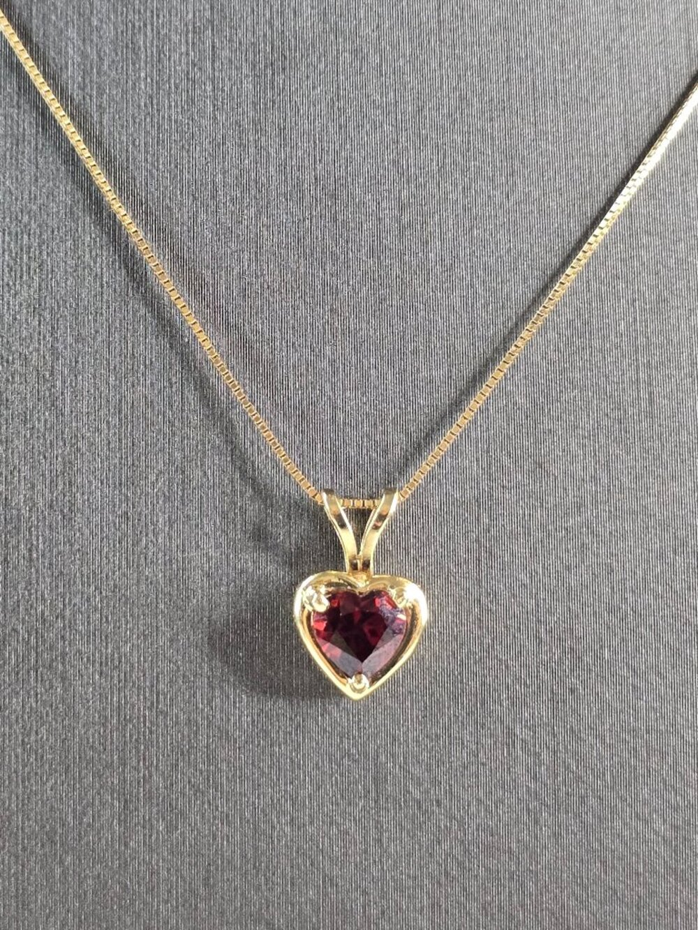 Womens Vintage Estate 14K Gold Necklace w/ Garnet Heart Pendant 2.3g #E5796